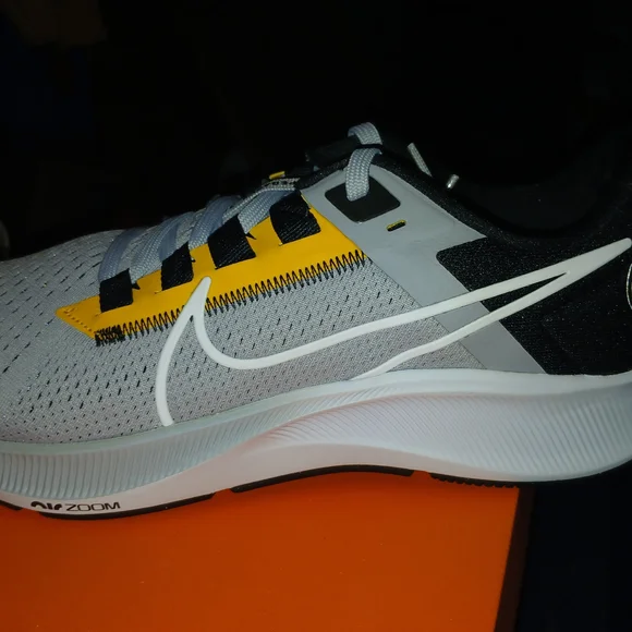 Nike Air Zoom Pegasus 38 in Wolf Grey and Black Pittsburg Steelers. - Picture 5 of 8